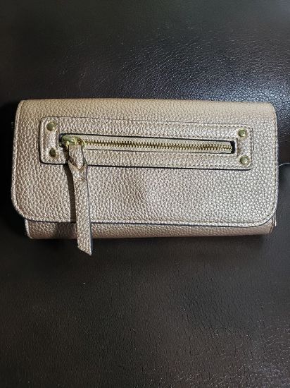 Picture of Stylish Gold Colored Purse – Perfect for Any Occasion