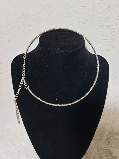 Picture of Beautiful Used Necklace – Elegant Design for Any Occasion!