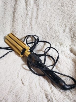 Picture of Used Isinis Triple Waver 7/8 Curling Iron Model IS1331SC – Professional Grade!