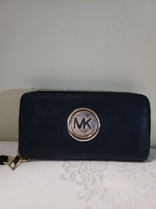 Picture of Black Michael Kors Purse - Stylish and Chic Accessory!