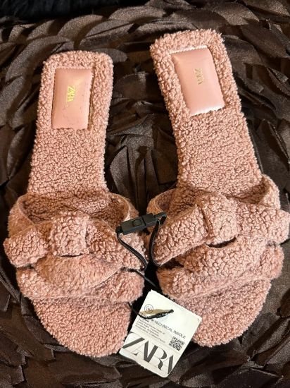 Picture of Very Comfortable Zara Slippers Size 39 / US Size 8 - Stylish & Cozy