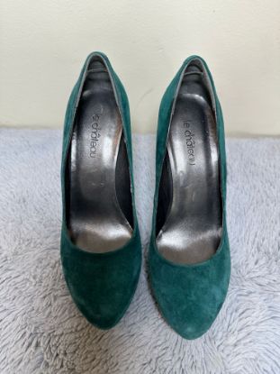 Picture of Stylish Le Château Green Heels - Size 8, Gently Used for a Chic Look